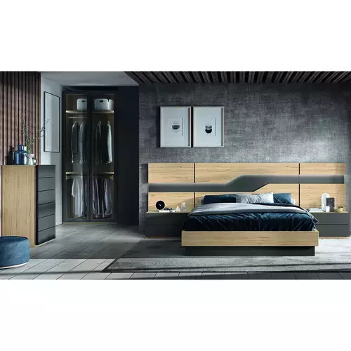 Dormitorio de matrimonio con cabecero, luces led y mesitas 