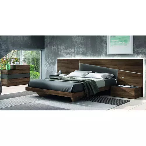 Dormitorio de matrimonio marrón y gris oscuro 