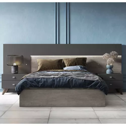 Dormitorio de matrimonio con cabecero gris en Madrid