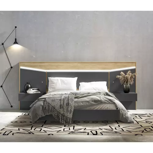 Dormitorio de matrimonio con cabecero marrón y gris en Madrid