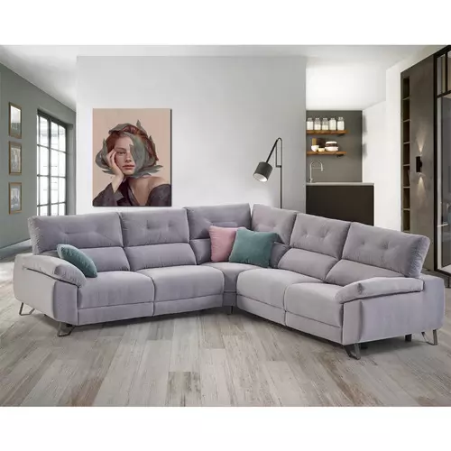 Sofá grande de patas metálicas