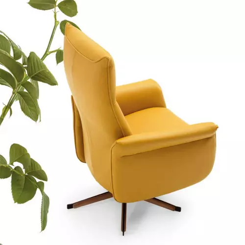 Sillón de madera de pino y armazón metálico