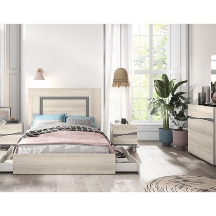 Dormitorio en Madrid con cabecero de panelado liso