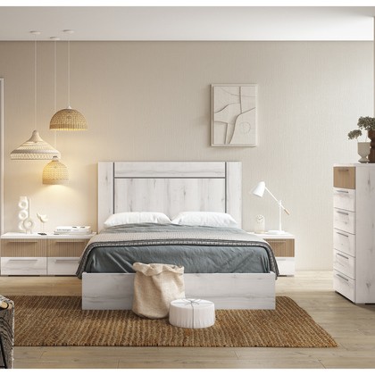 Conjunto de dormitorio con cabecero y configuración de tres mesillas