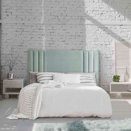 Cabecero tapizado de alta densidad en tono piedra en Madrid